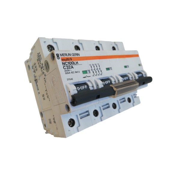 INTERRUTTORE AUTOMATICO MAGNETOTERMICO NC100LH 4P 32A C 50KA